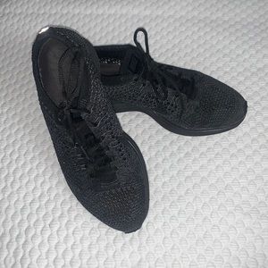 Anthracite black nike flyknit